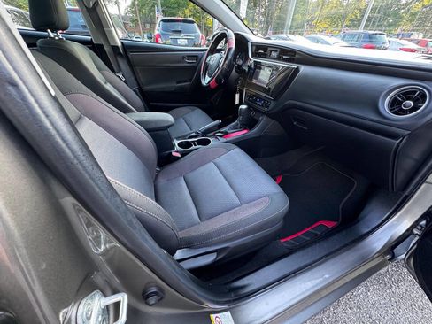 Used 2018 Toyota Corolla LE FWD image 11