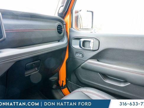 Used 2025 Jeep Wrangler Unlimited Rubicon w/ Convenience Group AWD/4WD image 17