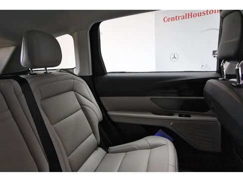 Used 2026 Lincoln Nautilus Premier AWD/4WD image 12