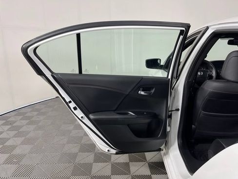 Used 2017 Honda Accord Sport Special Edition image 32