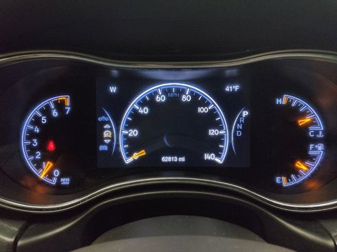 Used 2018 Jeep Grand Cherokee Altitude image 23