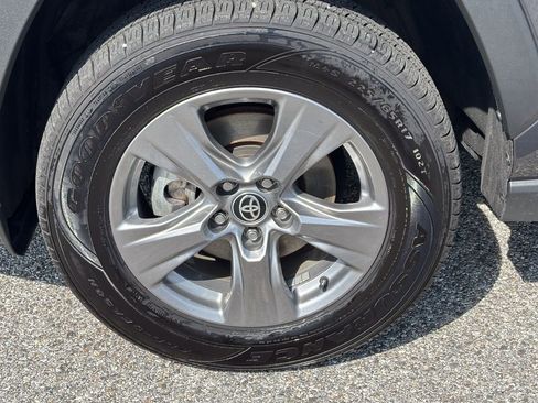 Used 2024 Toyota RAV4 XLE image 43
