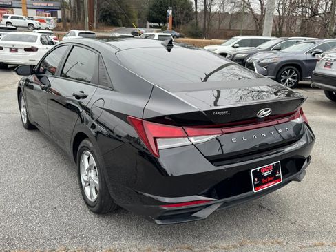 Used 2021 Hyundai Elantra SE w/ Cargo Package image 5