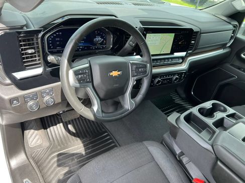 Used 2025 Chevrolet Silverado 2500 LT w/ Convenience Package AWD/4WD image 18