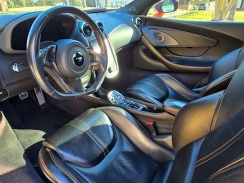 Used 2019 McLaren 570S Spider image 2