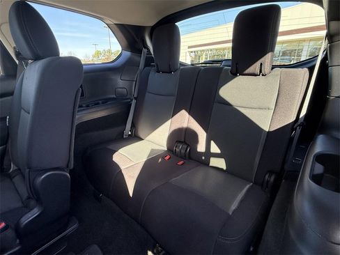 Used 2019 Nissan Pathfinder SV image 15