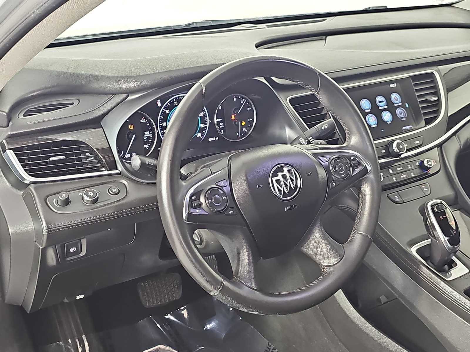 Used 2017 Buick LaCrosse Essence FWD image 14