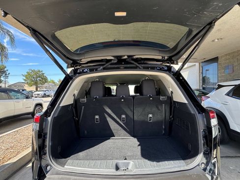 Used 2025 Nissan Pathfinder SV FWD image 34
