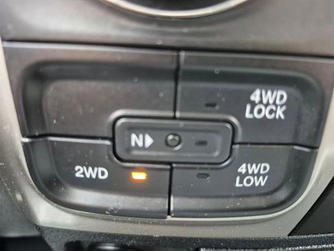 Used 2017 RAM 1500 Classic SLT image 19