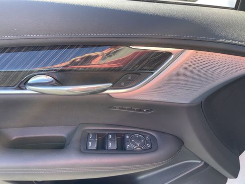 Used 2025 Cadillac XT6 Premium Luxury image 24