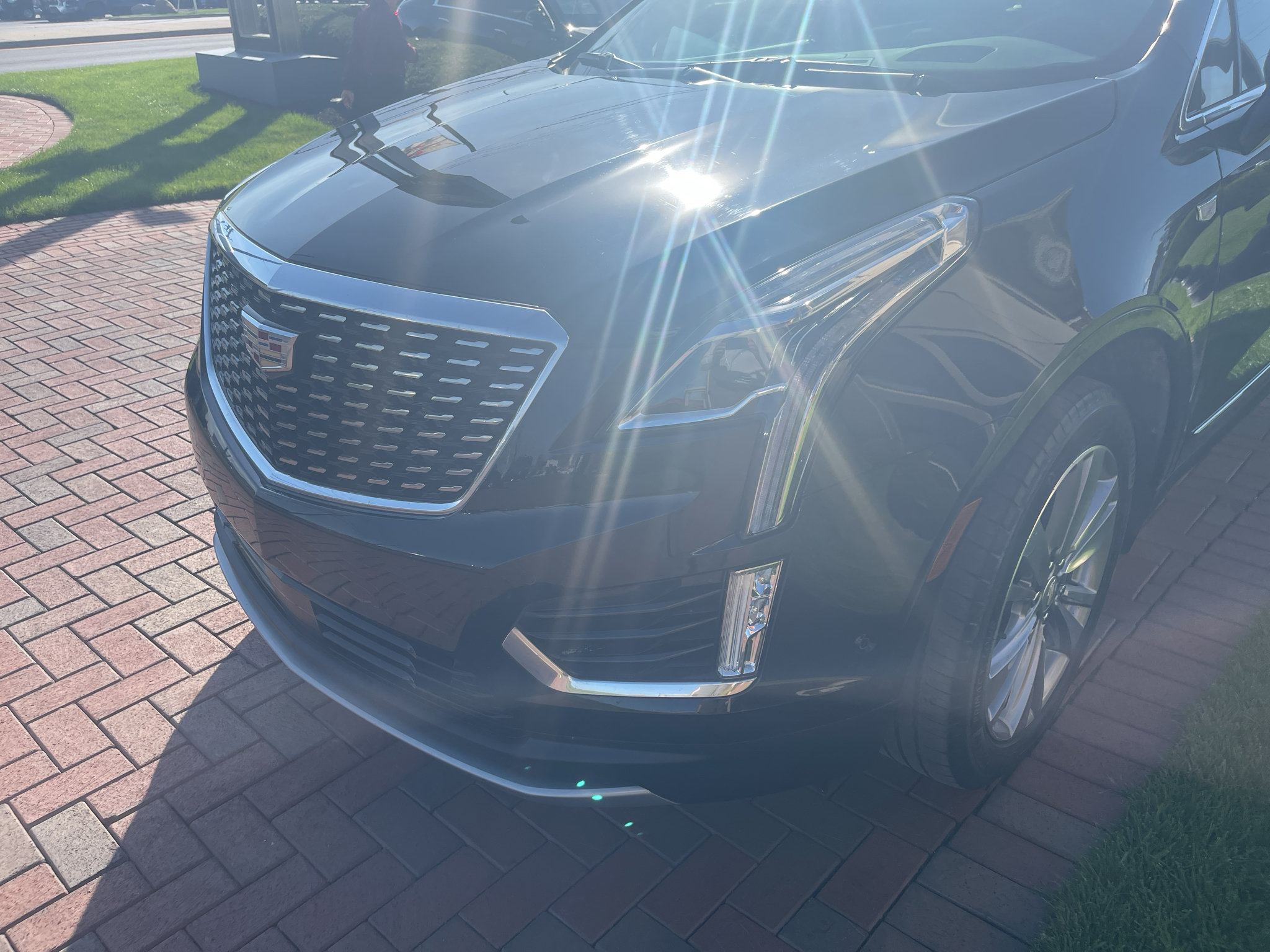 Used 2024 Cadillac XT5 Premium Luxury w/ Technology Package AWD/4WD image 2
