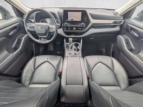 Used 2024 Toyota Highlander XLE image 18