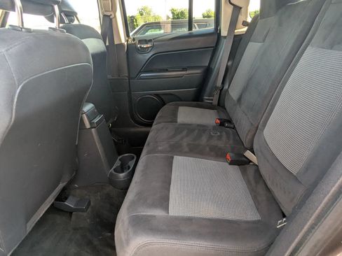 Used 2016 Jeep Patriot Latitude FWD image 10