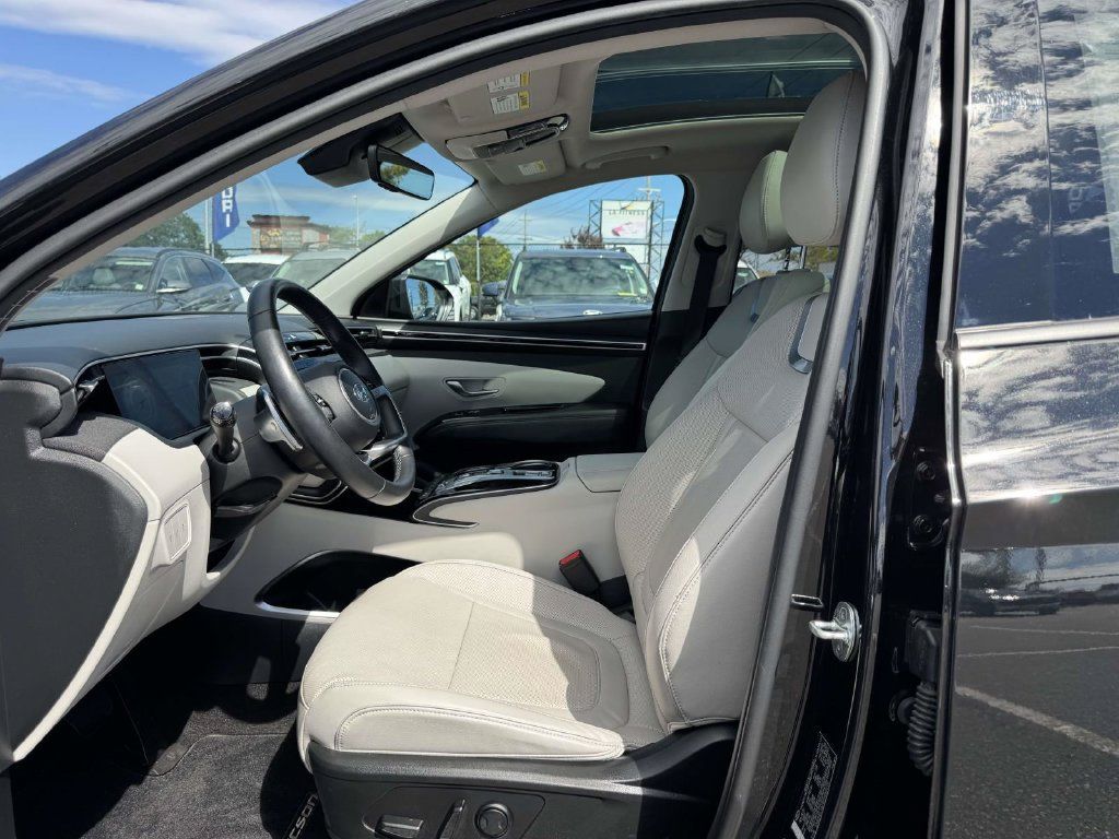 Used 2023 Hyundai Tucson Limited AWD/4WD image 16