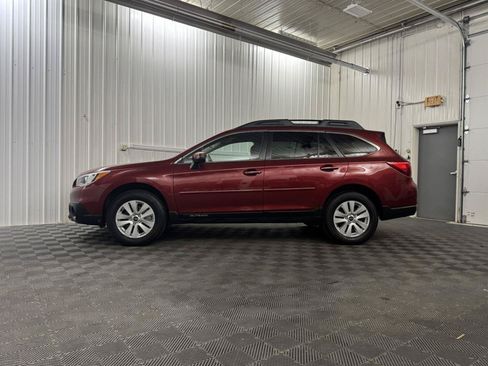 Used 2017 Subaru Outback 2.5i Premium AWD/4WD image 2