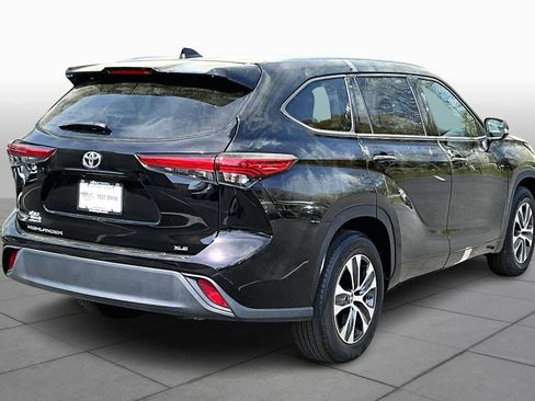 Used 2022 Toyota Highlander XLE image 13