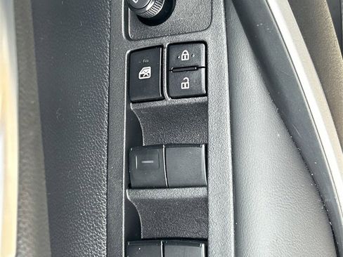 Used 2025 Toyota Corolla SE image 23