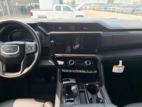 Used 2025 GMC Sierra 1500 AT4 w/ AT4 Premium Package AWD/4WD image 10