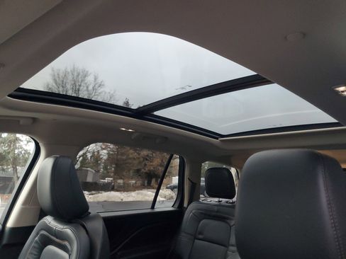 Certified 2023 Lincoln Aviator Reserve w/ Equipment Group 201A image 11