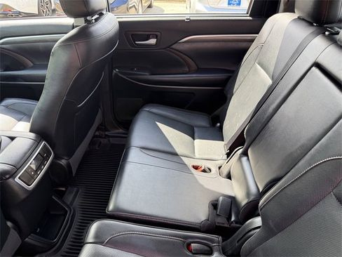 Used 2019 Toyota Highlander Limited image 28