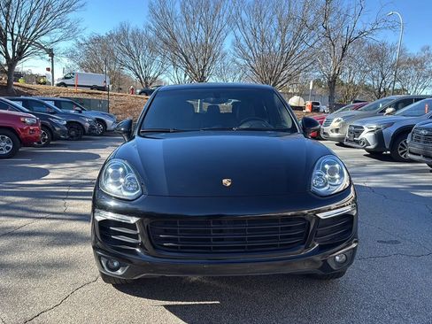 Used 2017 Porsche Cayenne image 2