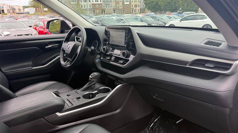 Used 2021 Toyota Highlander XLE FWD image 7