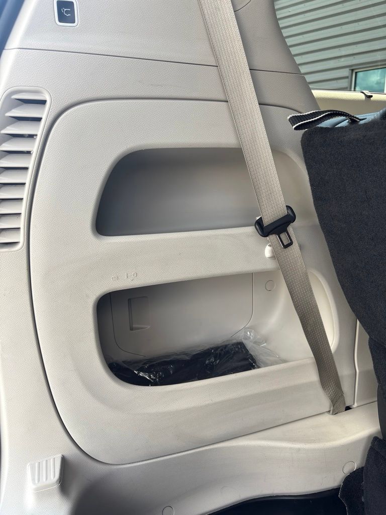 Used 2023 Chrysler Pacifica Limited FWD image 7