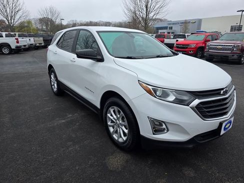 Used 2021 Chevrolet Equinox LS w/ LS Convenience Package AWD/4WD image 5