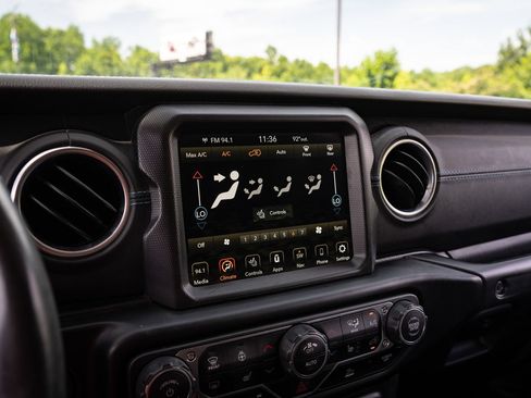 Used 2021 Jeep Wrangler Unlimited Rubicon 4xe w/ Cold Weather Group AWD/4WD image 23