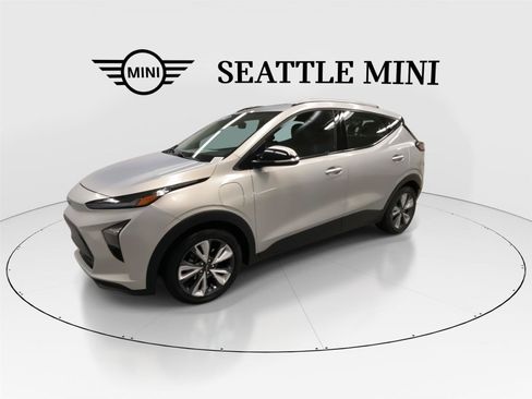 Used 2022 Chevrolet Bolt EUV LT w/ Convenience Package FWD image 5