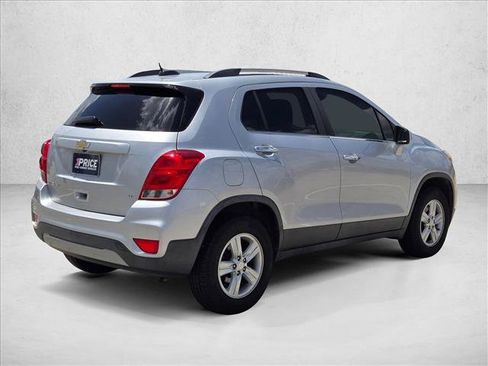 Used 2017 Chevrolet Trax LT w/ LT Convenience Package AWD/4WD image 5