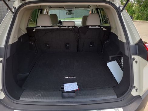 Certified 2023 Nissan Rogue SV FWD image 8