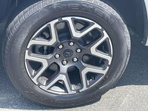 Used 2025 RAM 1500 Laramie AWD/4WD image 7