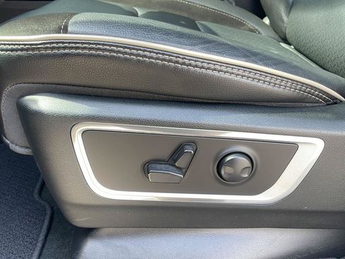 Used 2023 RAM 1500 Laramie AWD/4WD image 17
