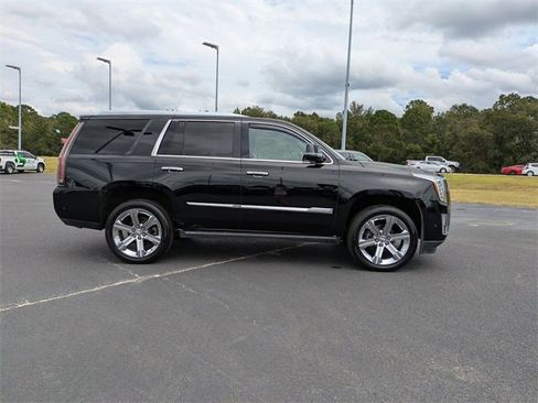 Used 2017 Cadillac Escalade Premium Luxury image 3