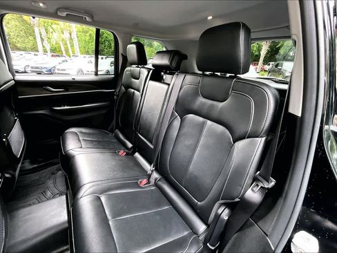 Used 2023 Jeep Grand Cherokee Limited w/ Luxury Tech Group II AWD/4WD image 19