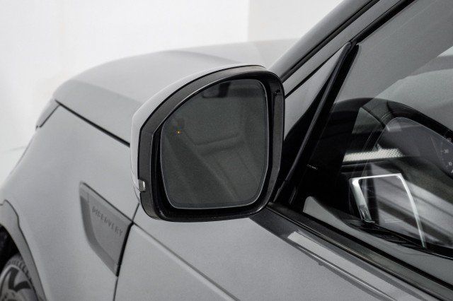 Used 2020 Land Rover Discovery Landmark AWD/4WD image 46
