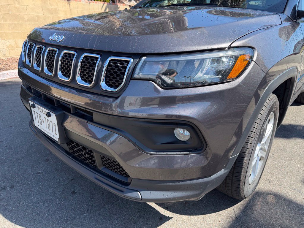 Used 2024 Jeep Compass Latitude AWD/4WD image 3