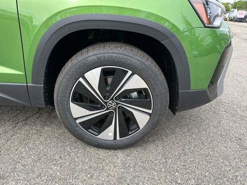 New 2026 Volkswagen Taos SE AWD/4WD image 3