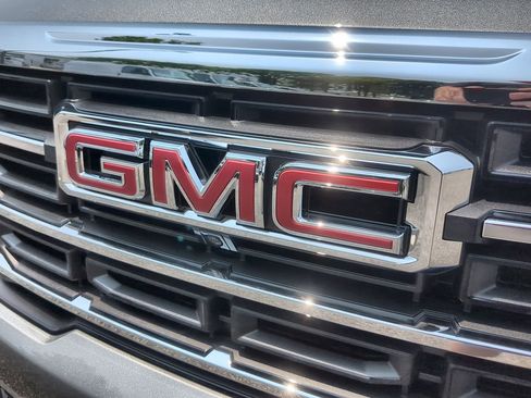 New 2025 GMC Acadia Elevation image 31