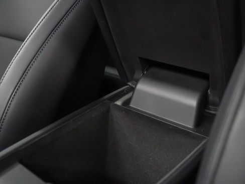 Certified 2025 Porsche Macan 4S Electric image 34