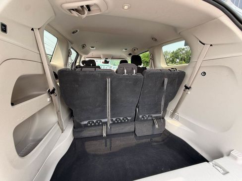 Used 2023 Chrysler Voyager LX FWD image 15