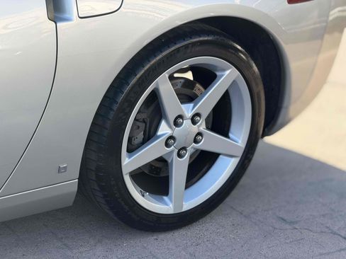 Used 2007 Chevrolet Corvette Coupe w/ Preferred Equipment Group RWD image 13
