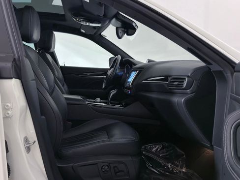 Used 2020 Maserati Levante AWD/4WD image 25