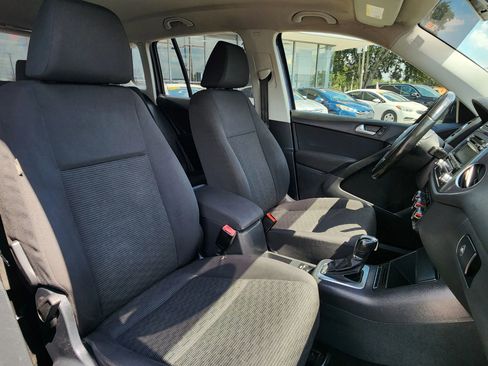 Used 2014 Volkswagen Tiguan S image 11