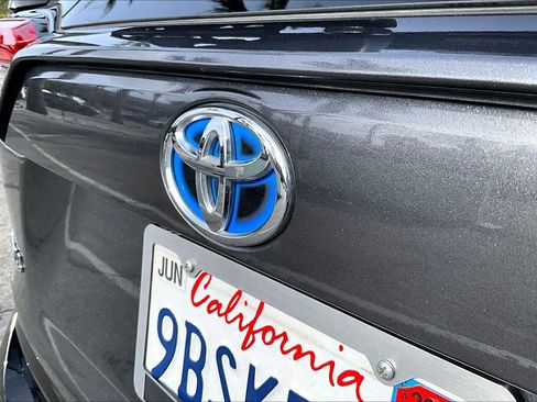 Used 2022 Toyota RAV4 SE w/ SE Grade Weather Package image 29