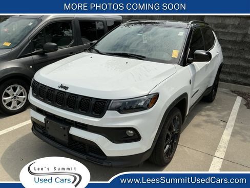 Used 2023 Jeep Compass Latitude w/ Convenience Group AWD/4WD image 1