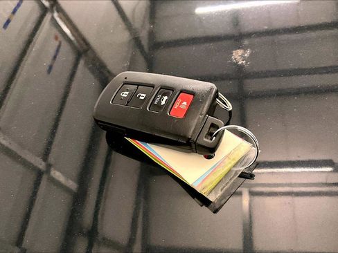 Used 2016 Toyota Avalon XLE Plus image 9