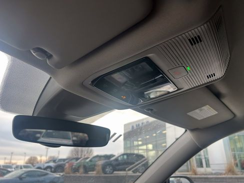 Used 2025 Volkswagen Atlas SE image 21