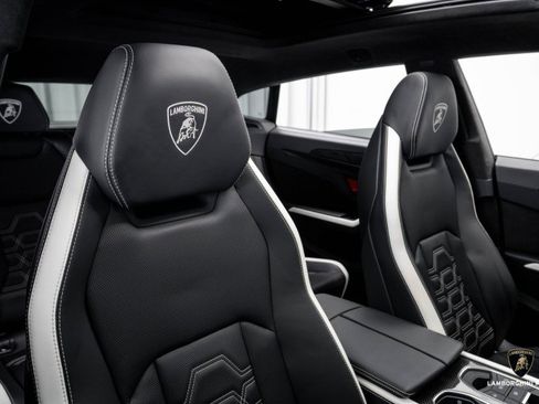 Used 2025 Lamborghini Urus SE image 42